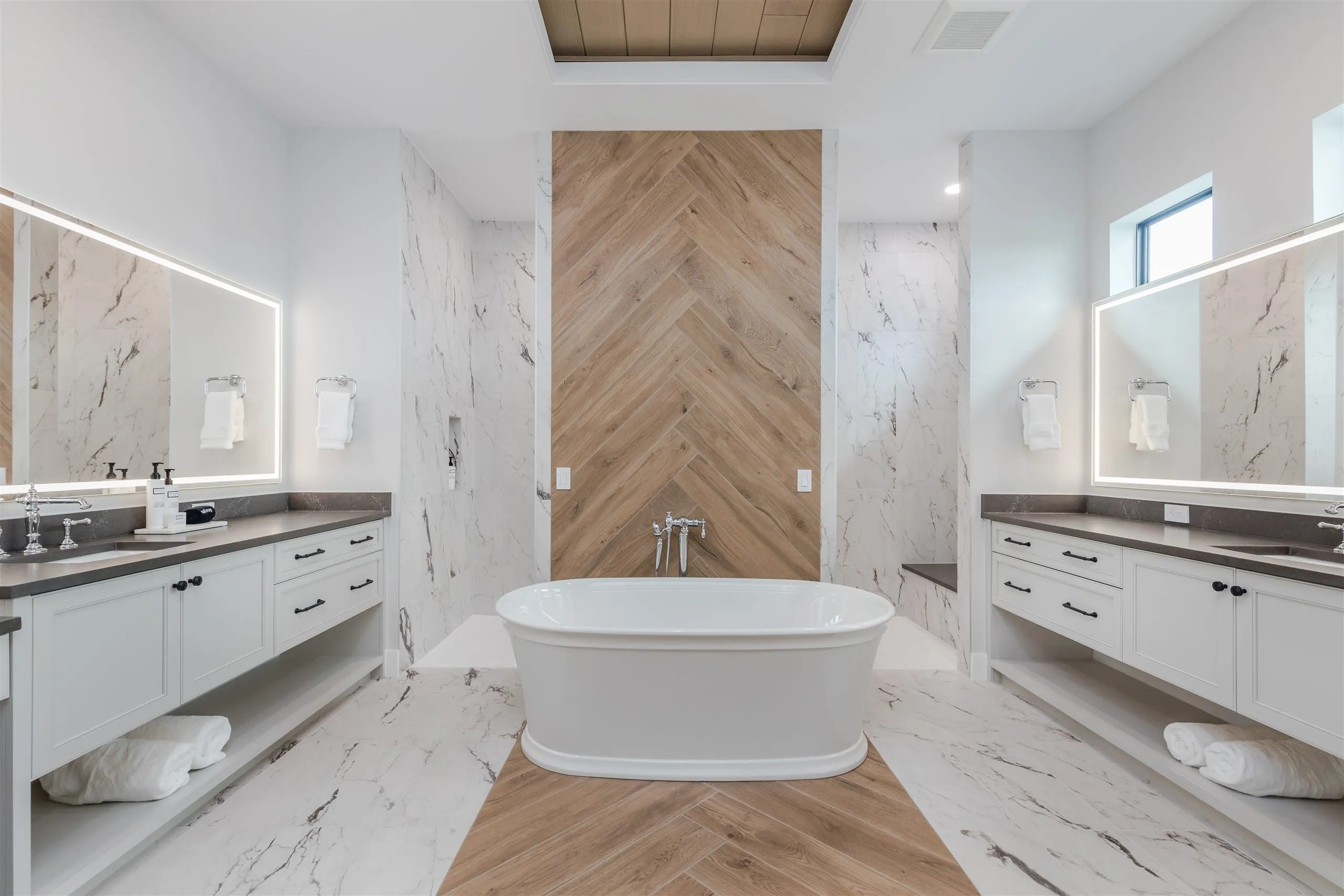 Primary bath with soaking tub